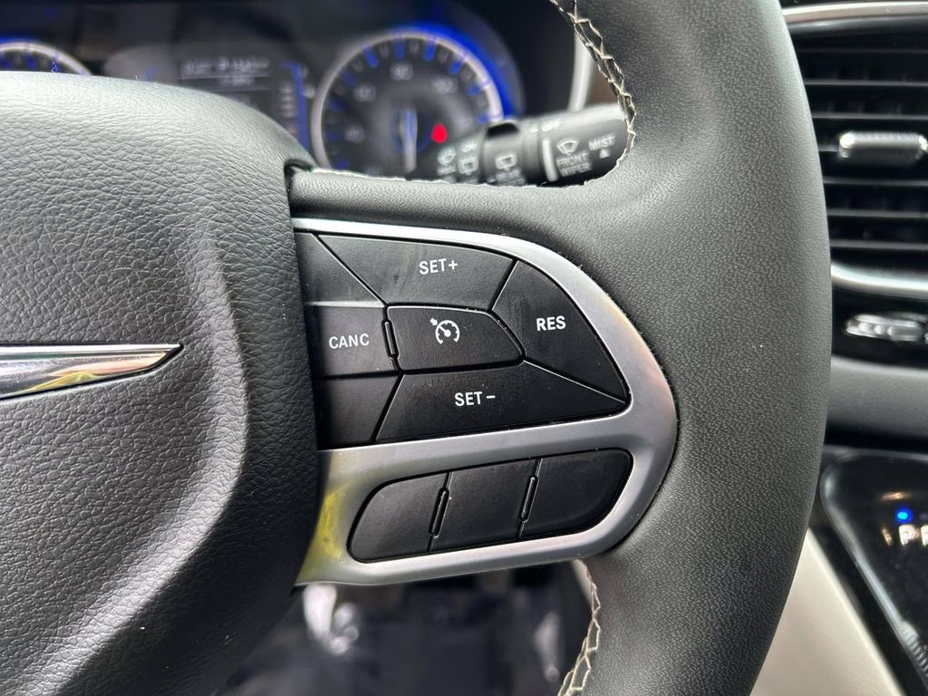 2023 Silver Mist Clearcoat Chrysler Voyager LX FWD Van