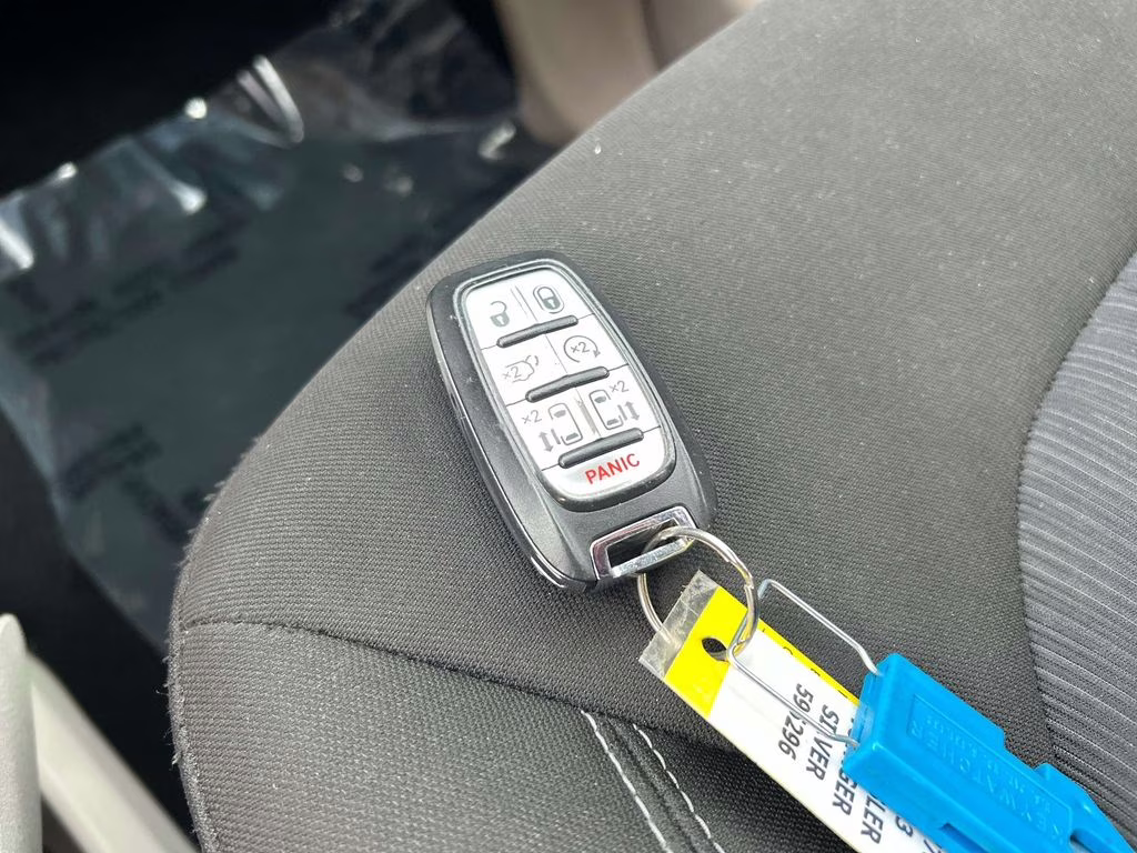 2023 Silver Mist Clearcoat Chrysler Voyager LX FWD Van