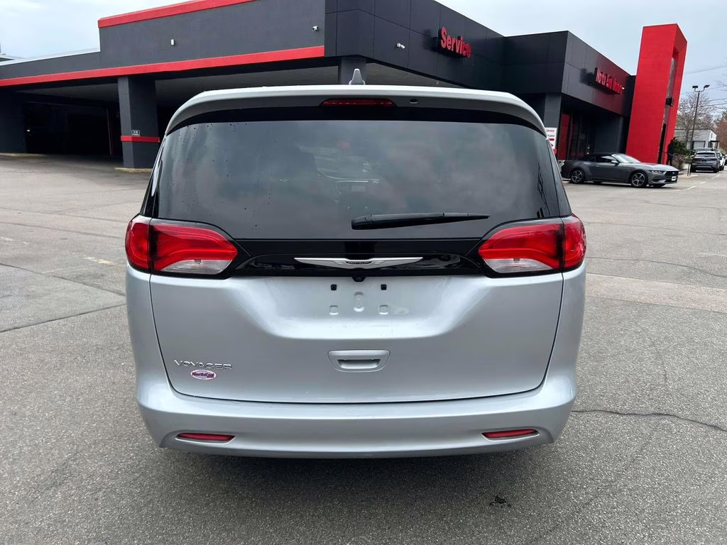 2023 Silver Mist Clearcoat Chrysler Voyager LX FWD Van