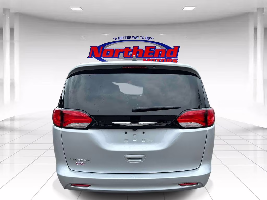 2023 Silver Mist Clearcoat Chrysler Voyager LX FWD Van