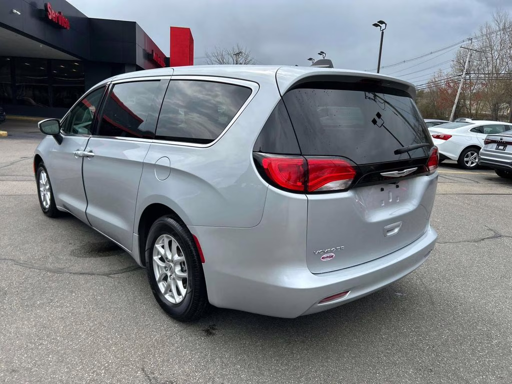 2023 Silver Mist Clearcoat Chrysler Voyager LX FWD Van