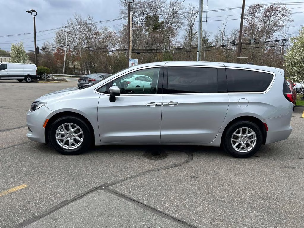 2023 Silver Mist Clearcoat Chrysler Voyager LX FWD Van