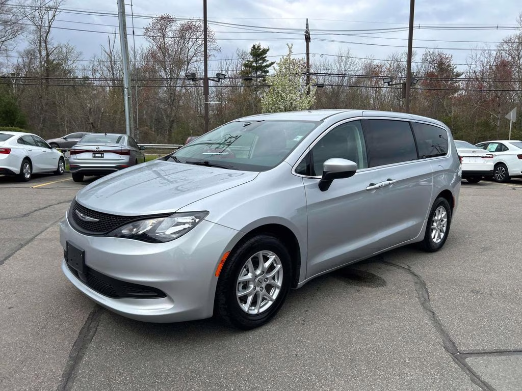 2023 Silver Mist Clearcoat Chrysler Voyager LX FWD Van
