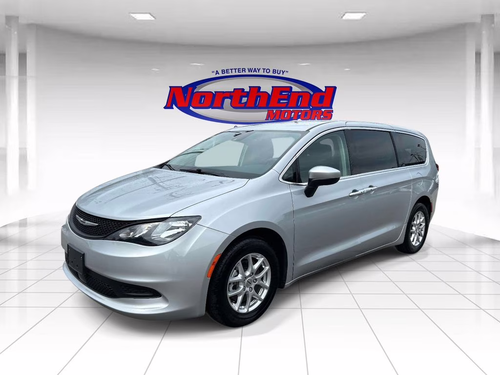 2023 Silver Mist Clearcoat Chrysler Voyager LX FWD Van