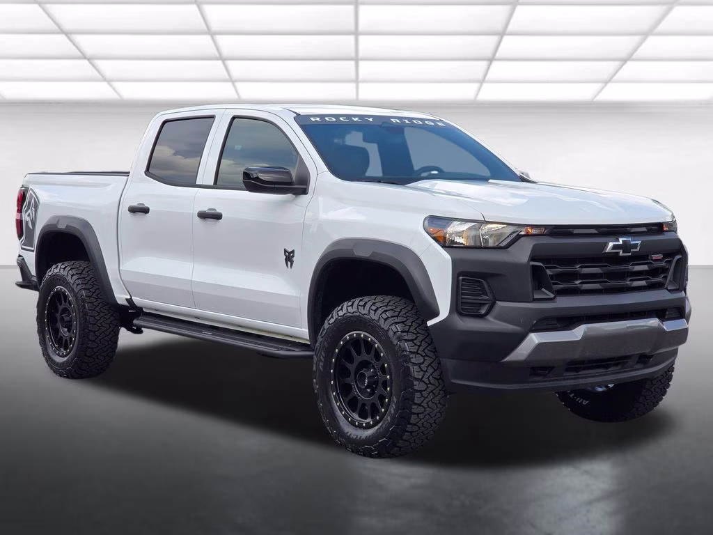 2026 Summit White Chevrolet Colorado Trail Boss 4X4 Truck