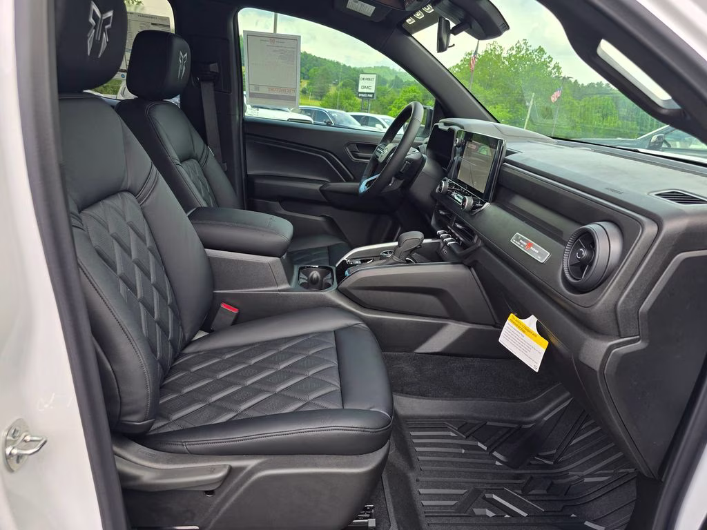 2026 Summit White Chevrolet Colorado Trail Boss 4X4 Truck