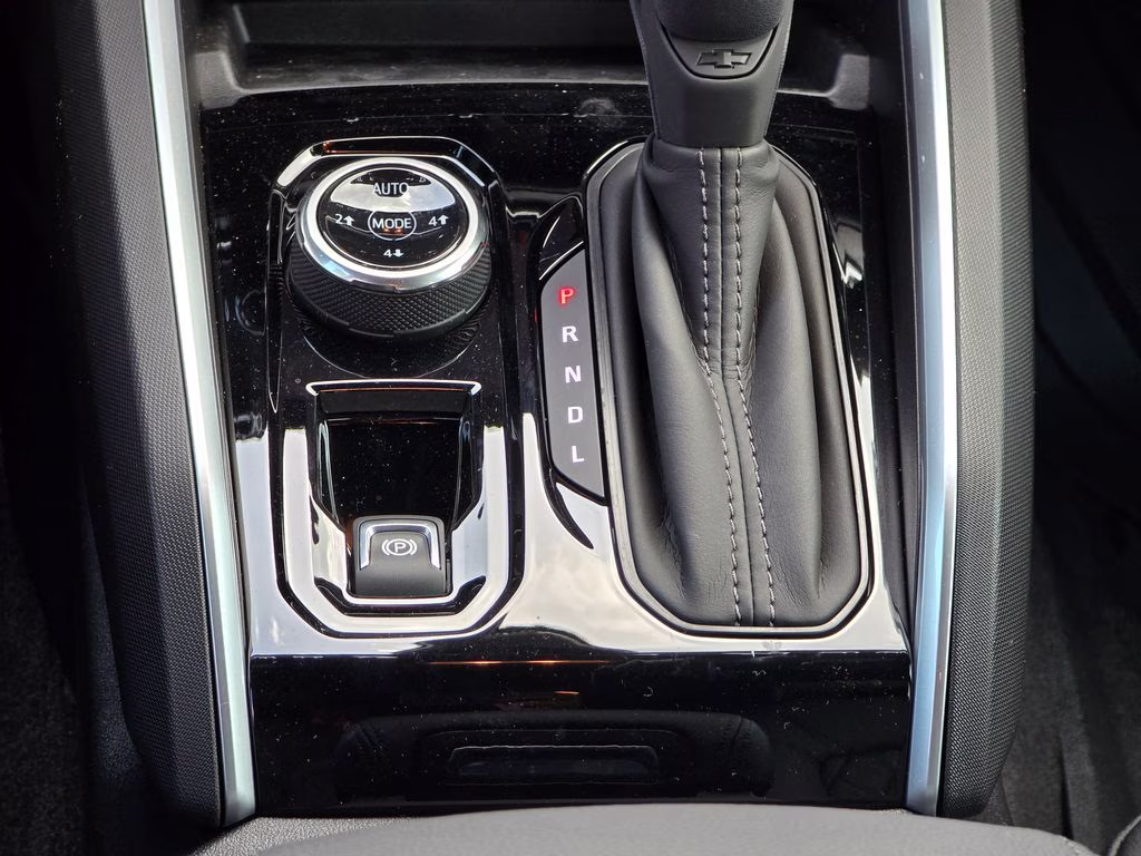 2026 Summit White Chevrolet Colorado Trail Boss 4X4 Truck