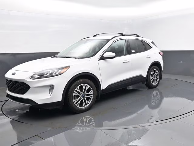 2022 White Ford Escape SEL AWD SUV