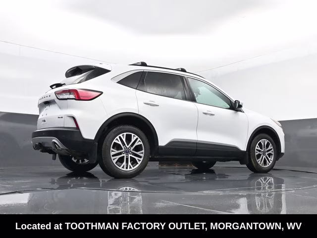2022 White Ford Escape SEL AWD SUV