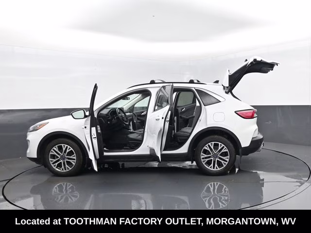 2022 White Ford Escape SEL AWD SUV