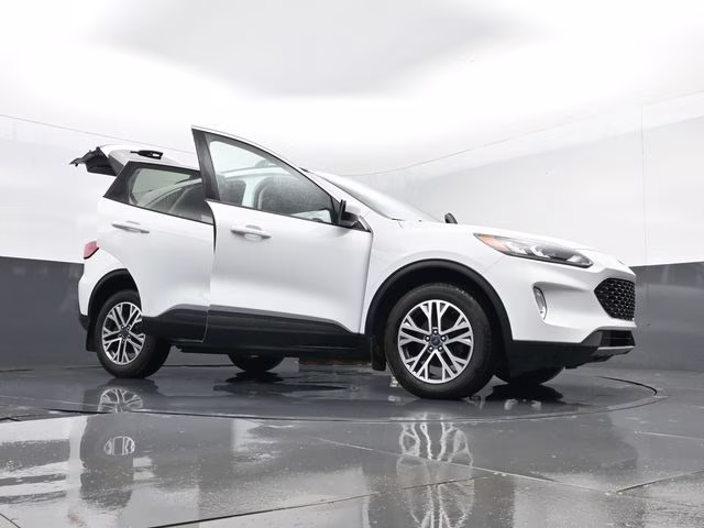 2022 White Ford Escape SEL AWD SUV