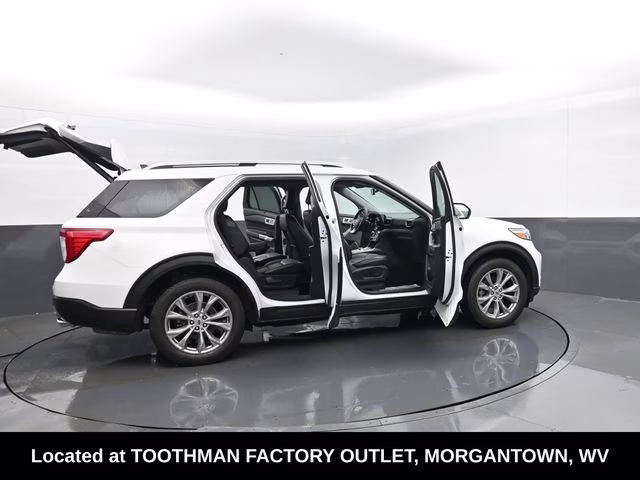 2023 Oxford White Ford Explorer Limited 4X4 SUV