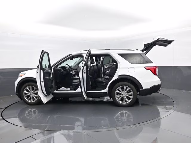 2023 Oxford White Ford Explorer Limited 4X4 SUV