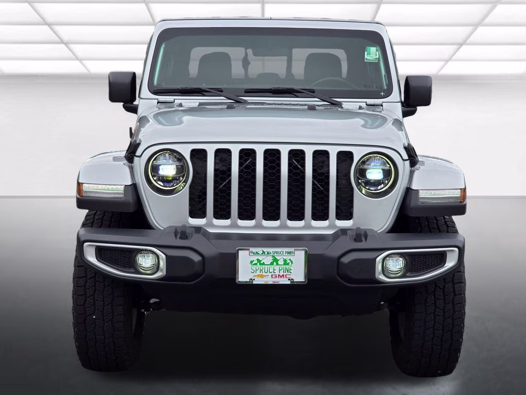 2022 Silver Zynith Clearcoat Jeep Gladiator Sport 4X4 Truck