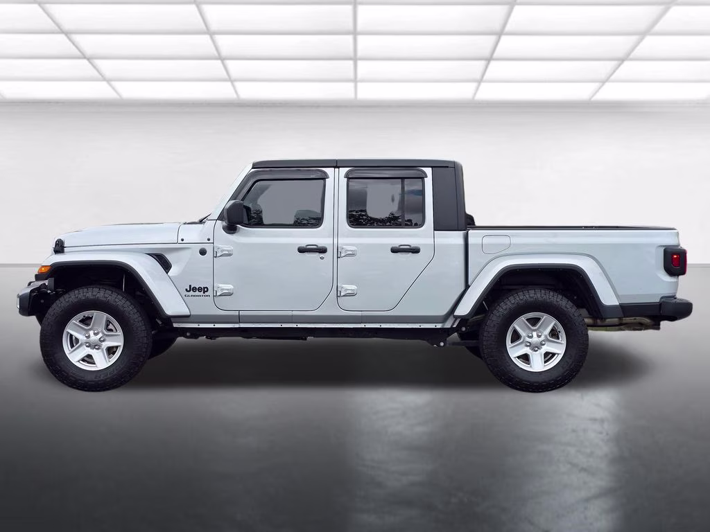 2022 Silver Zynith Clearcoat Jeep Gladiator Sport 4X4 Truck