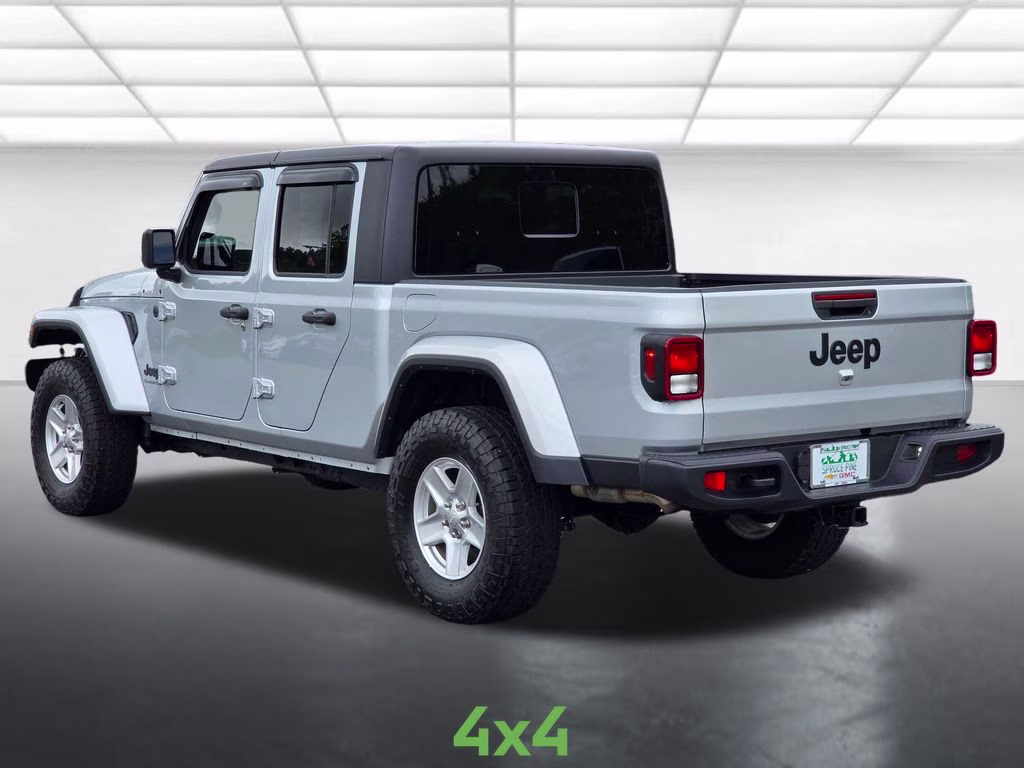 2022 Silver Zynith Clearcoat Jeep Gladiator Sport 4X4 Truck
