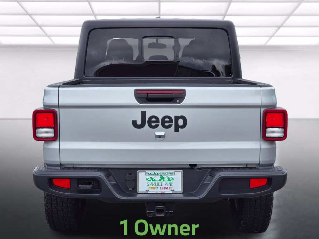 2022 Silver Zynith Clearcoat Jeep Gladiator Sport 4X4 Truck