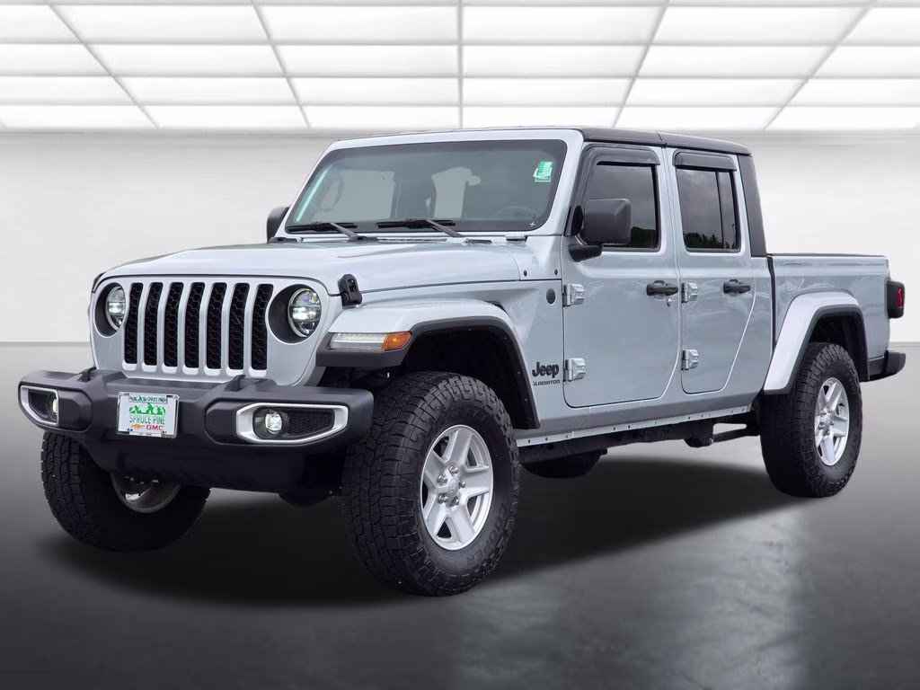 2022 Silver Zynith Clearcoat Jeep Gladiator Sport 4X4 Truck