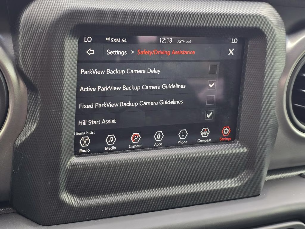 2022 Silver Zynith Clearcoat Jeep Gladiator Sport 4X4 Truck