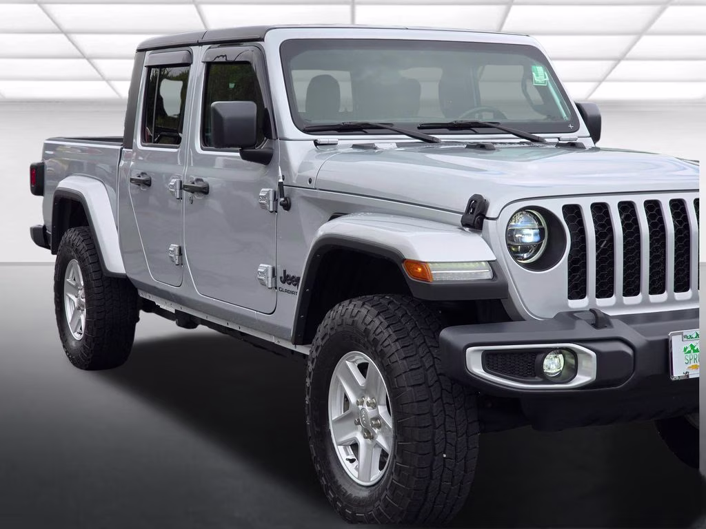 2022 Silver Zynith Clearcoat Jeep Gladiator Sport 4X4 Truck