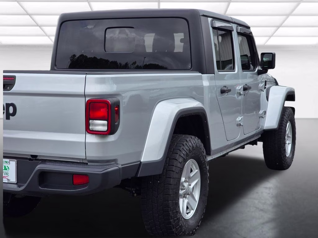 2022 Silver Zynith Clearcoat Jeep Gladiator Sport 4X4 Truck