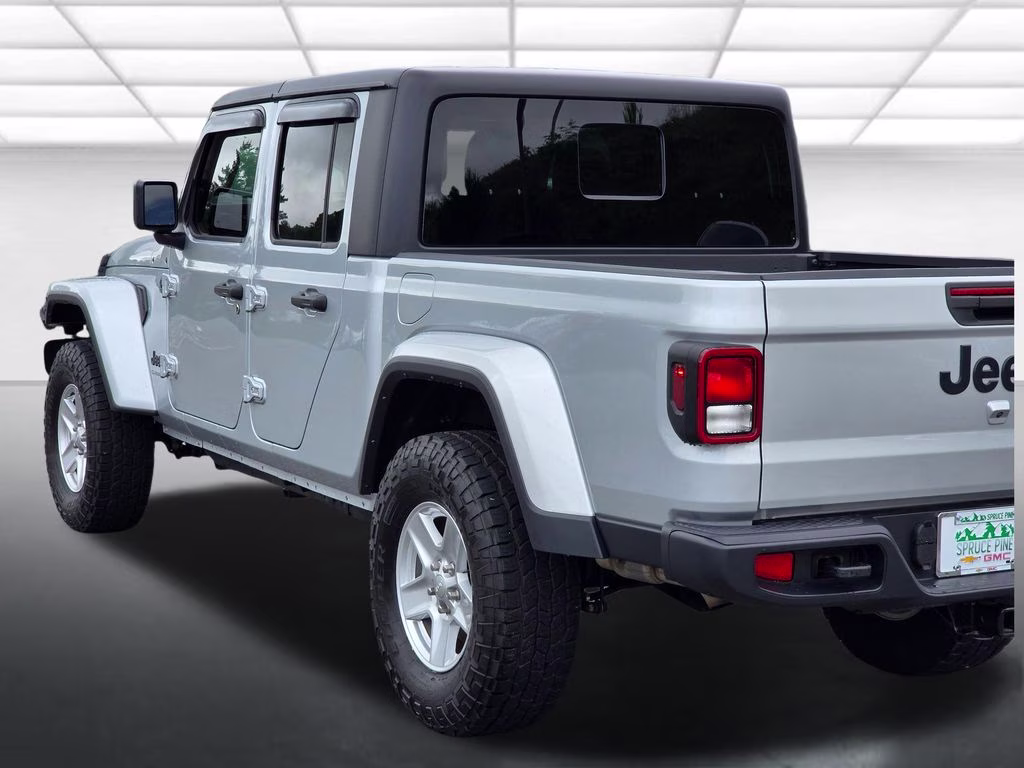 2022 Silver Zynith Clearcoat Jeep Gladiator Sport 4X4 Truck