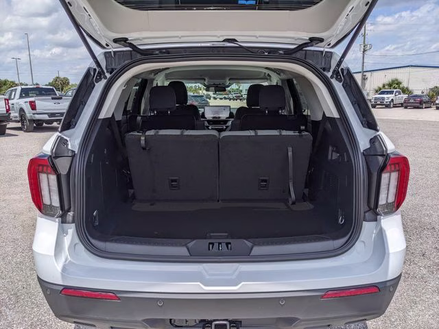 2026 Oxford White Ford Explorer Active 4X4 SUV