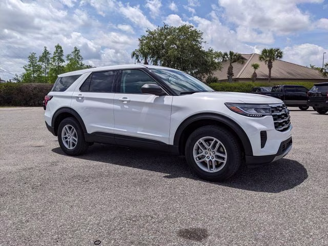 2026 Oxford White Ford Explorer Active 4X4 SUV