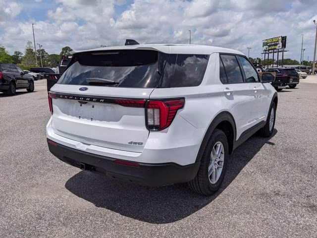 2026 Oxford White Ford Explorer Active 4X4 SUV