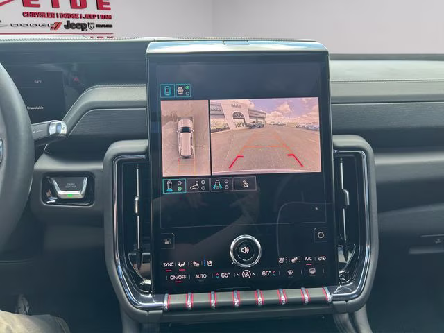 2025 Summit White GMC Yukon AT4 Ultimate 4X4 SUV