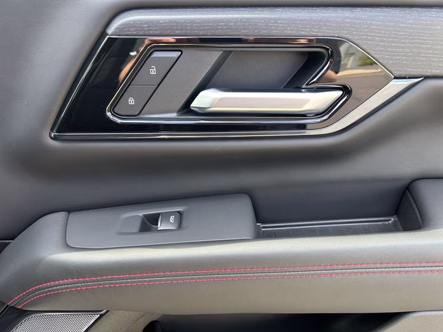 2025 Summit White GMC Yukon AT4 Ultimate 4X4 SUV
