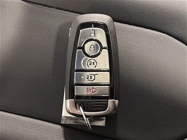 2026 Glacier Gray Met Tri-Coat Ford Expedition Tremor 4X4 SUV