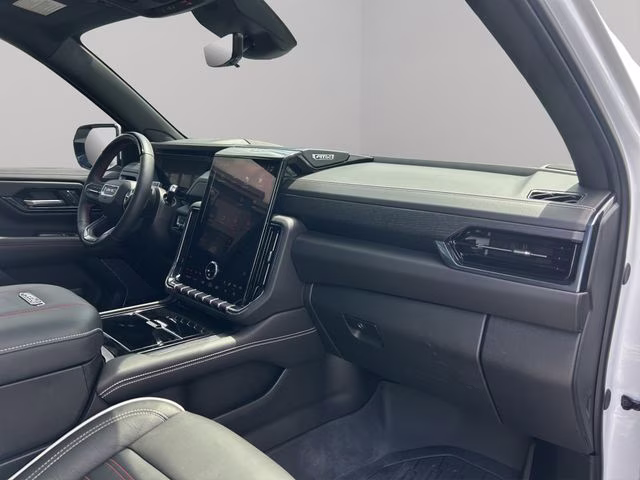 2025 Summit White GMC Yukon AT4 Ultimate 4X4 SUV