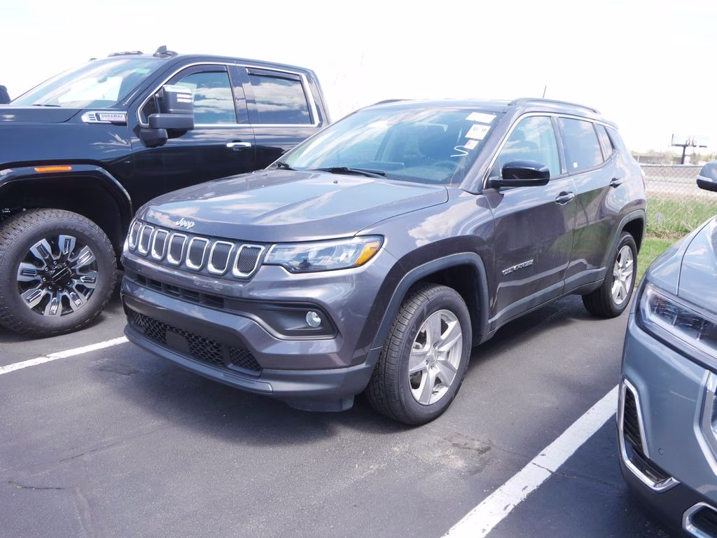 2022 Granite Crystal Metallic Clearcoat Jeep Compass Latitude 4X4 SUV