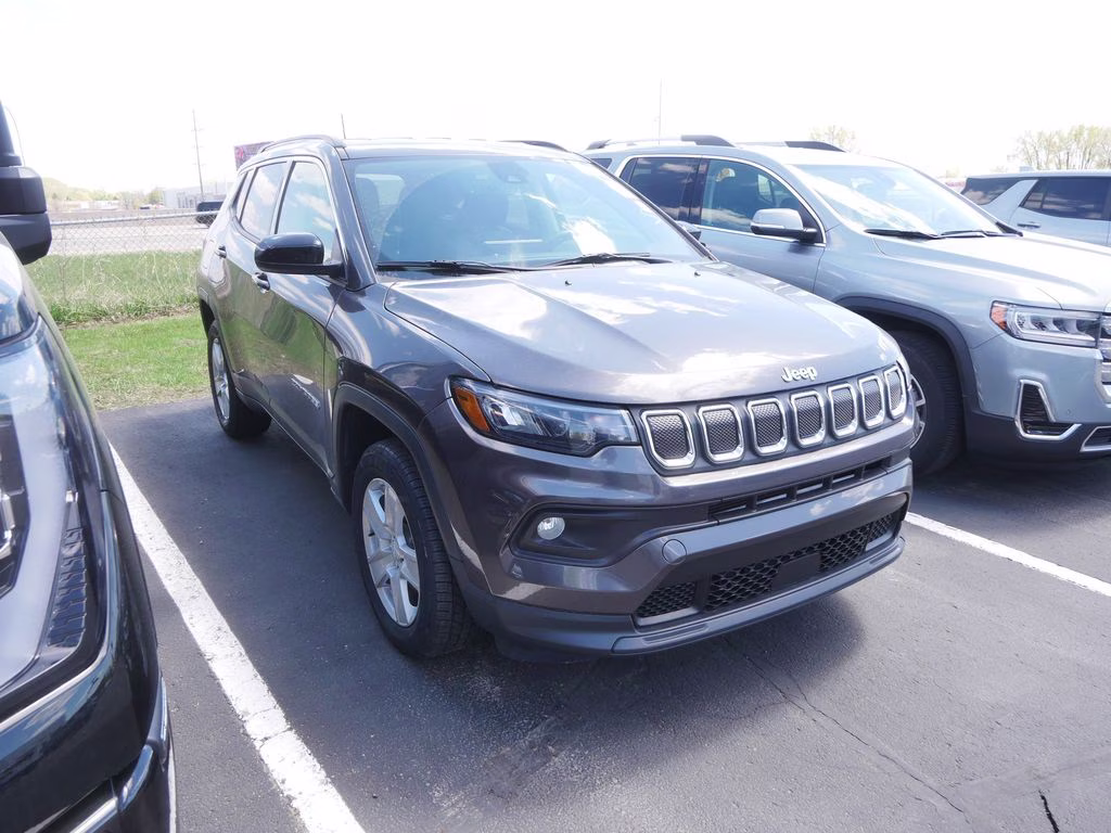 2022 Granite Crystal Metallic Clearcoat Jeep Compass Latitude 4X4 SUV