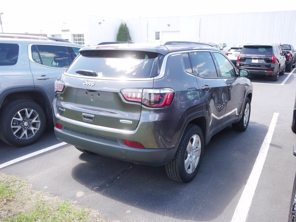 2022 Granite Crystal Metallic Clearcoat Jeep Compass Latitude 4X4 SUV