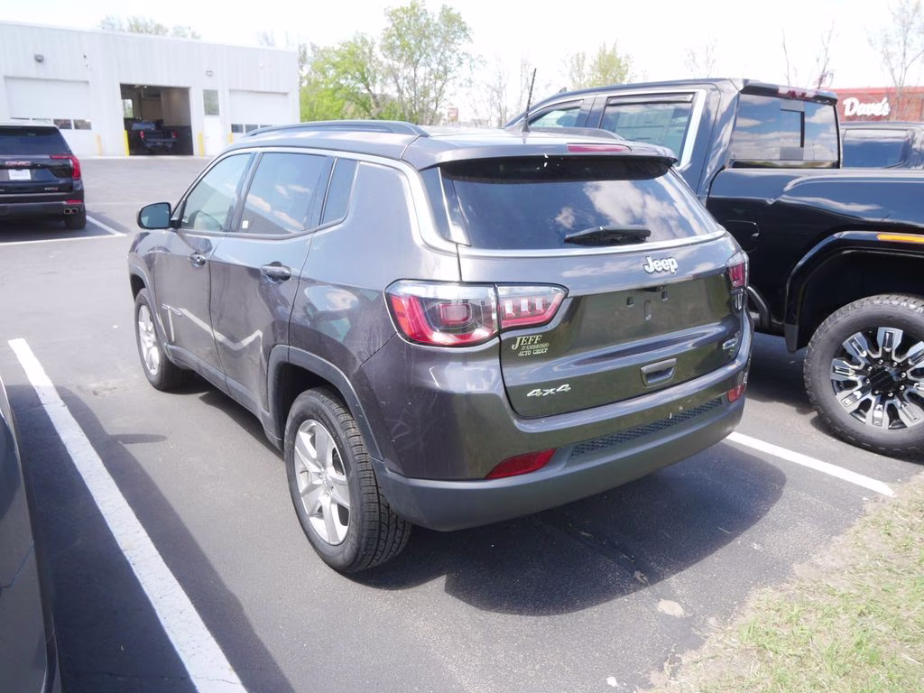 2022 Granite Crystal Metallic Clearcoat Jeep Compass Latitude 4X4 SUV