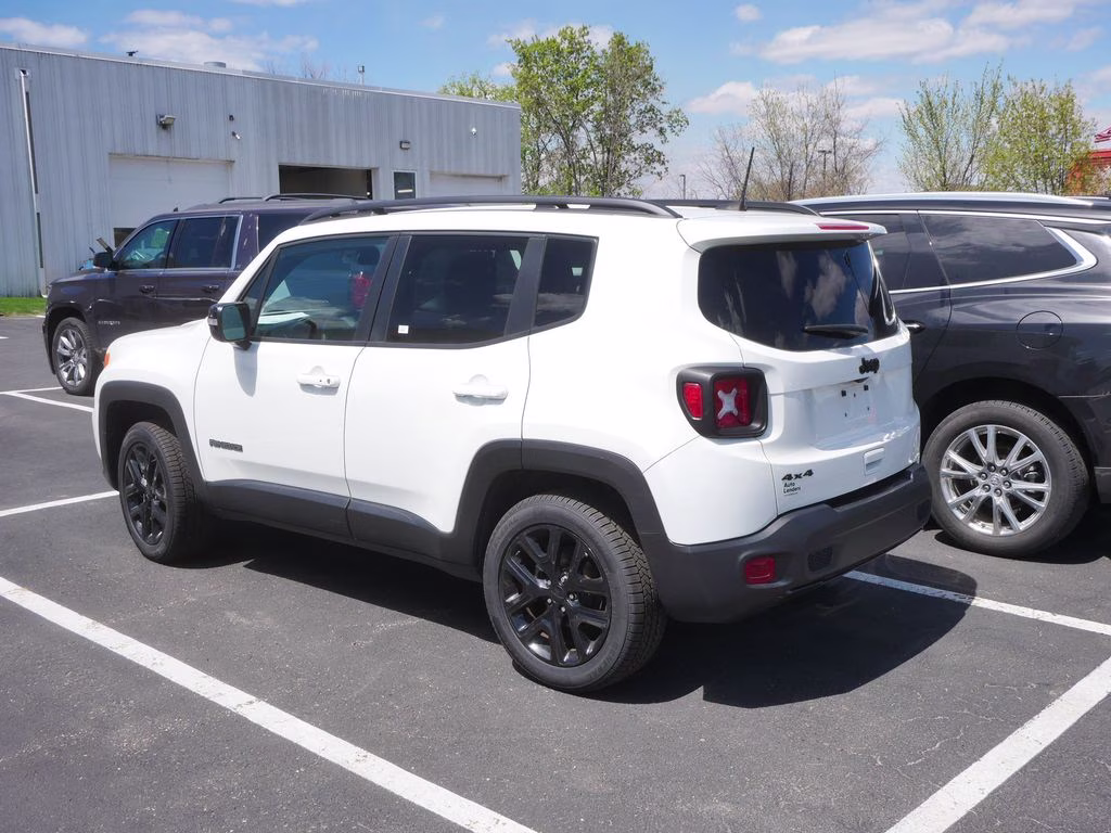 2022 Alpine White Clearcoat Jeep Renegade Altitude 4X4 SUV