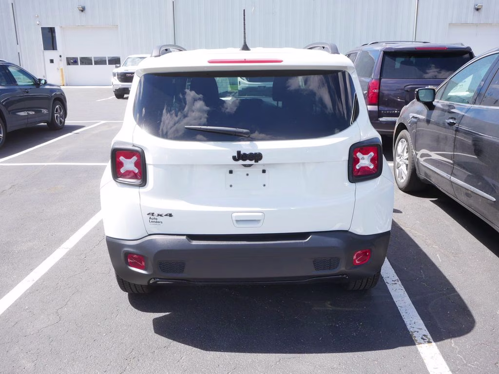 2022 Alpine White Clearcoat Jeep Renegade Altitude 4X4 SUV