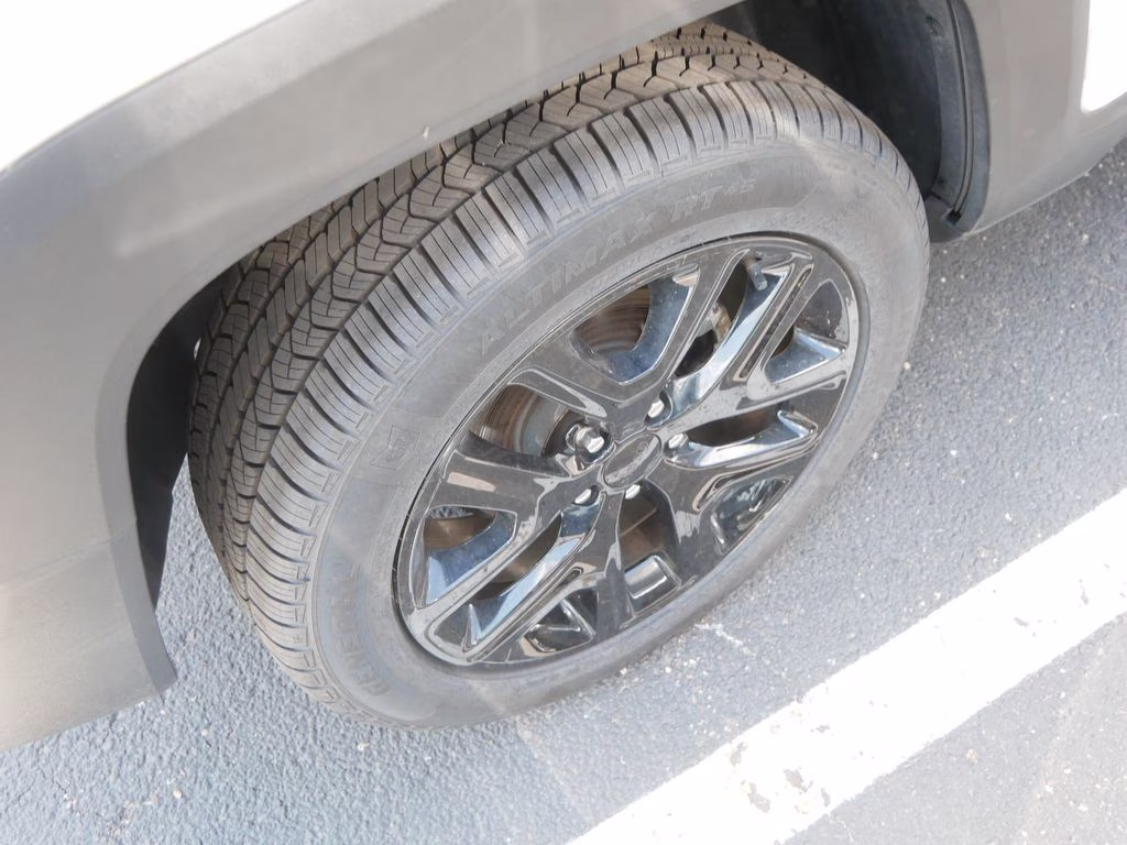 2022 Alpine White Clearcoat Jeep Renegade Altitude 4X4 SUV