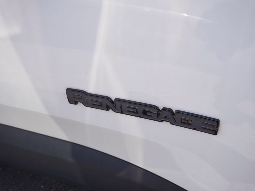 2022 Alpine White Clearcoat Jeep Renegade Altitude 4X4 SUV