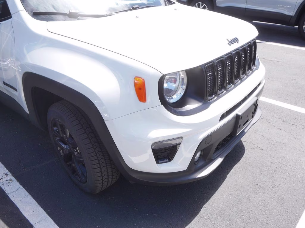 2022 Alpine White Clearcoat Jeep Renegade Altitude 4X4 SUV