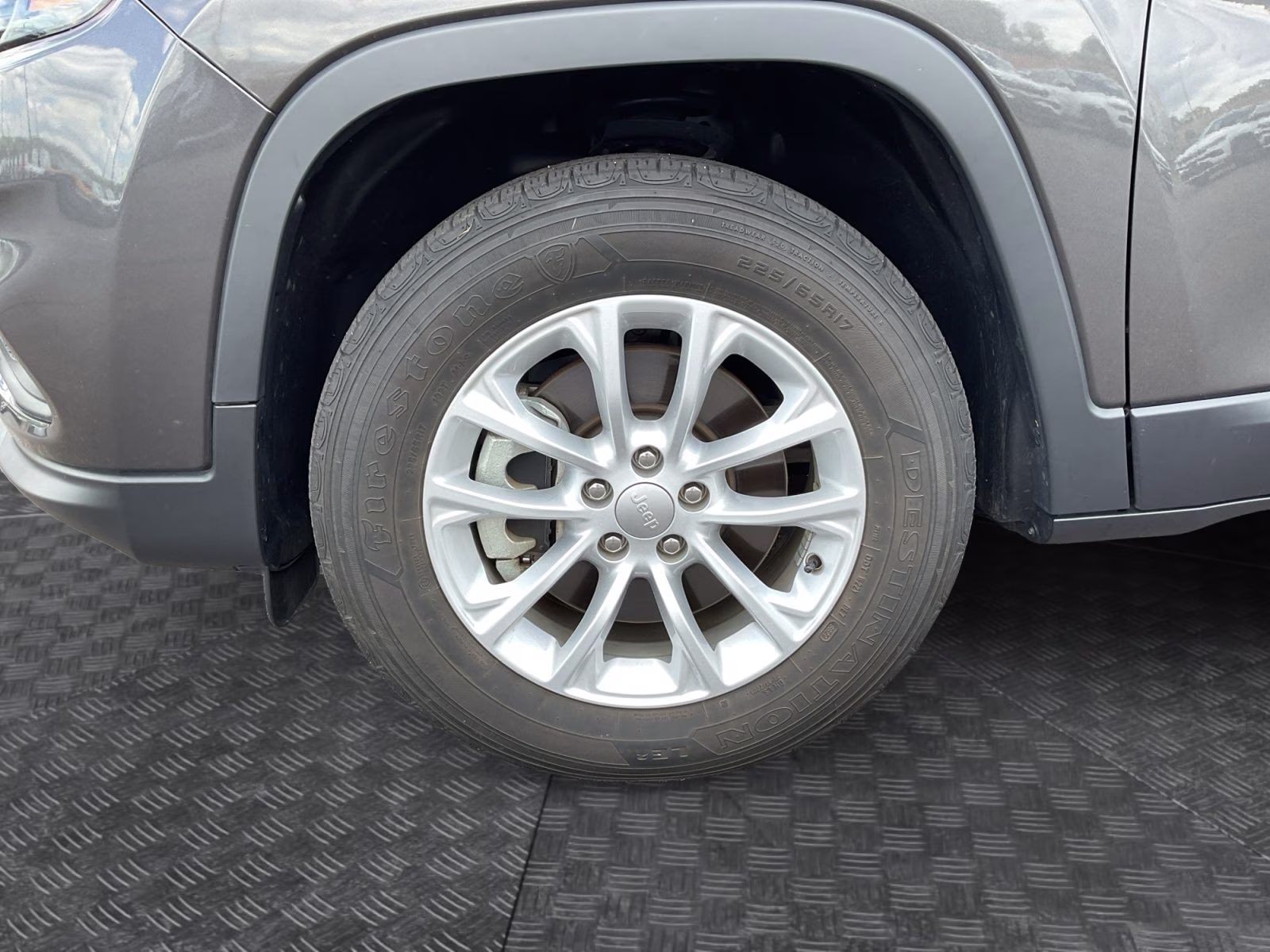 2022 Granite Crystal Metallic Clearcoat Jeep Cherokee Latitude Lux 4X4 SUV