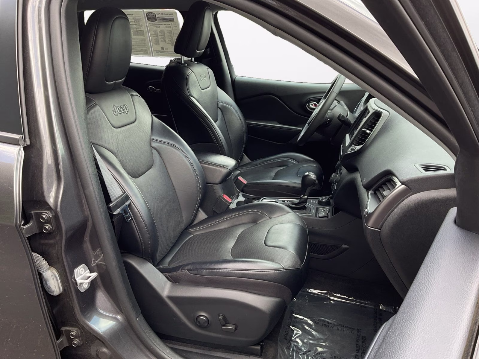 2022 Granite Crystal Metallic Clearcoat Jeep Cherokee Latitude Lux 4X4 SUV