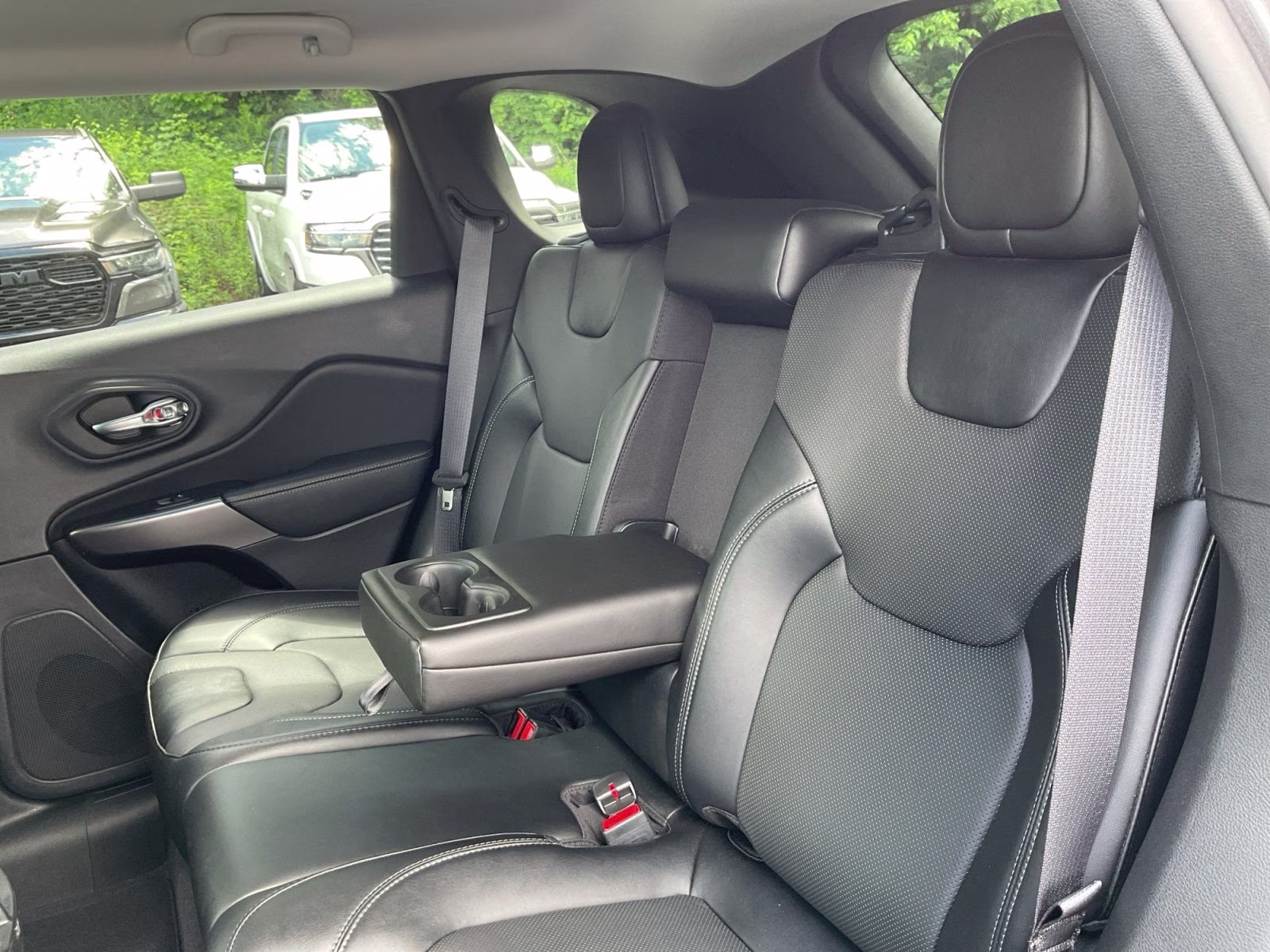 2022 Granite Crystal Metallic Clearcoat Jeep Cherokee Latitude Lux 4X4 SUV