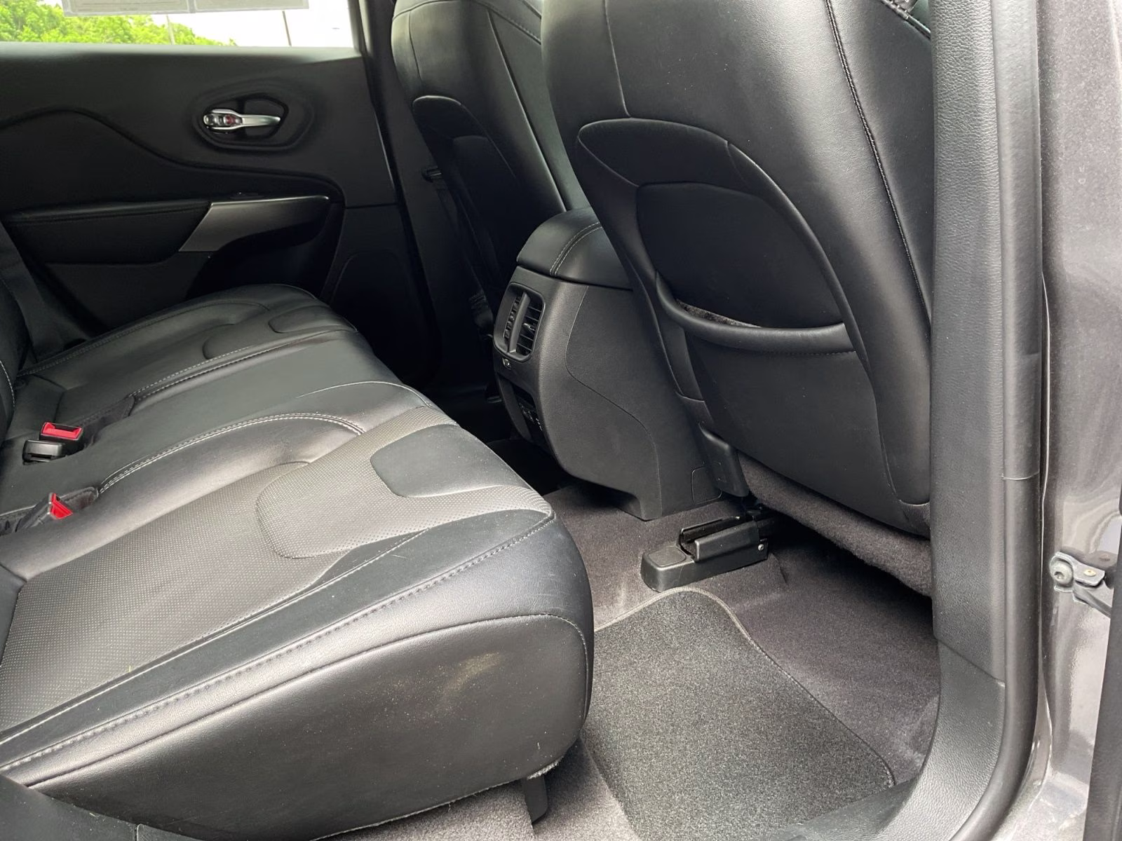 2022 Granite Crystal Metallic Clearcoat Jeep Cherokee Latitude Lux 4X4 SUV