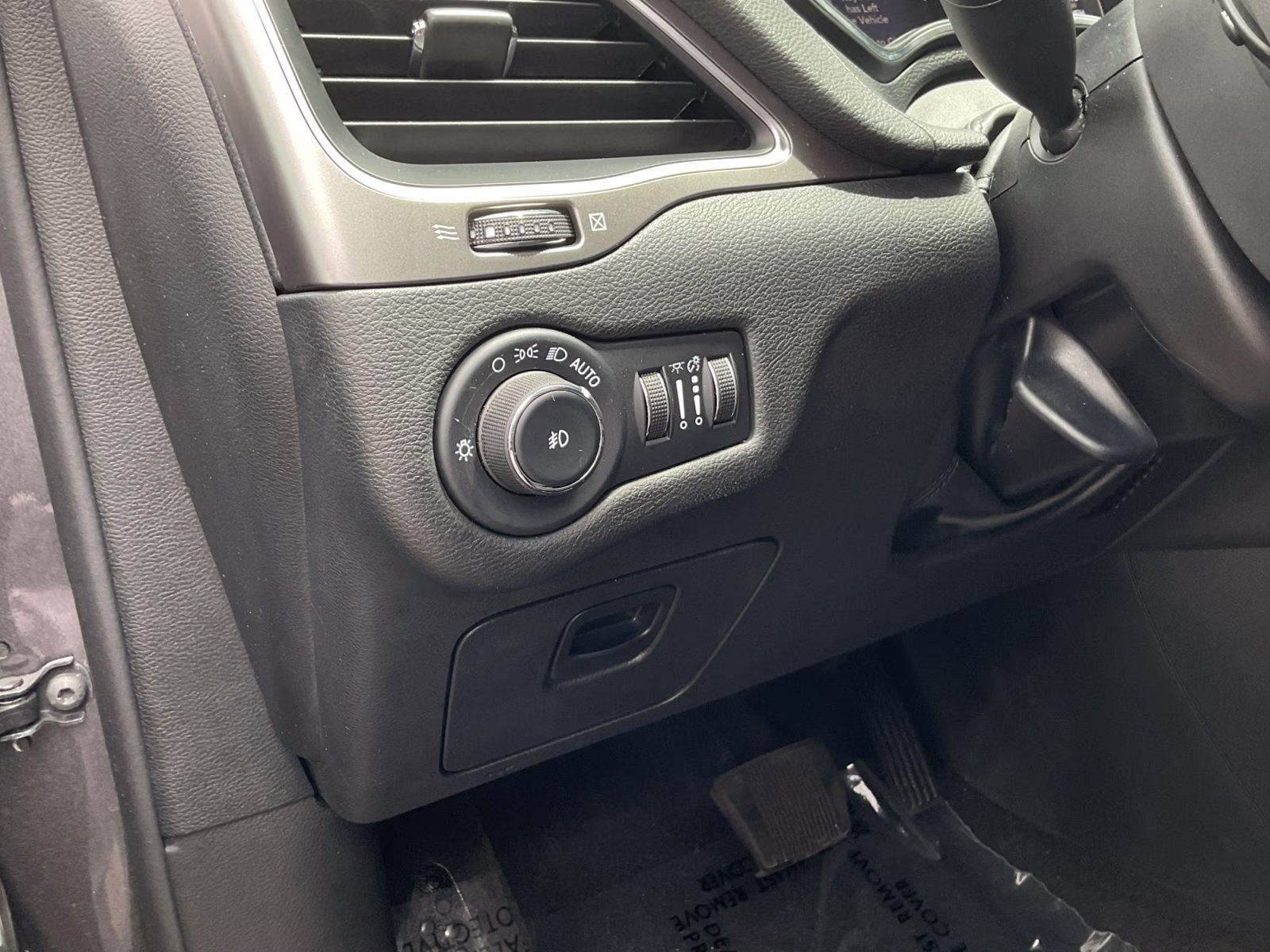 2022 Granite Crystal Metallic Clearcoat Jeep Cherokee Latitude Lux 4X4 SUV