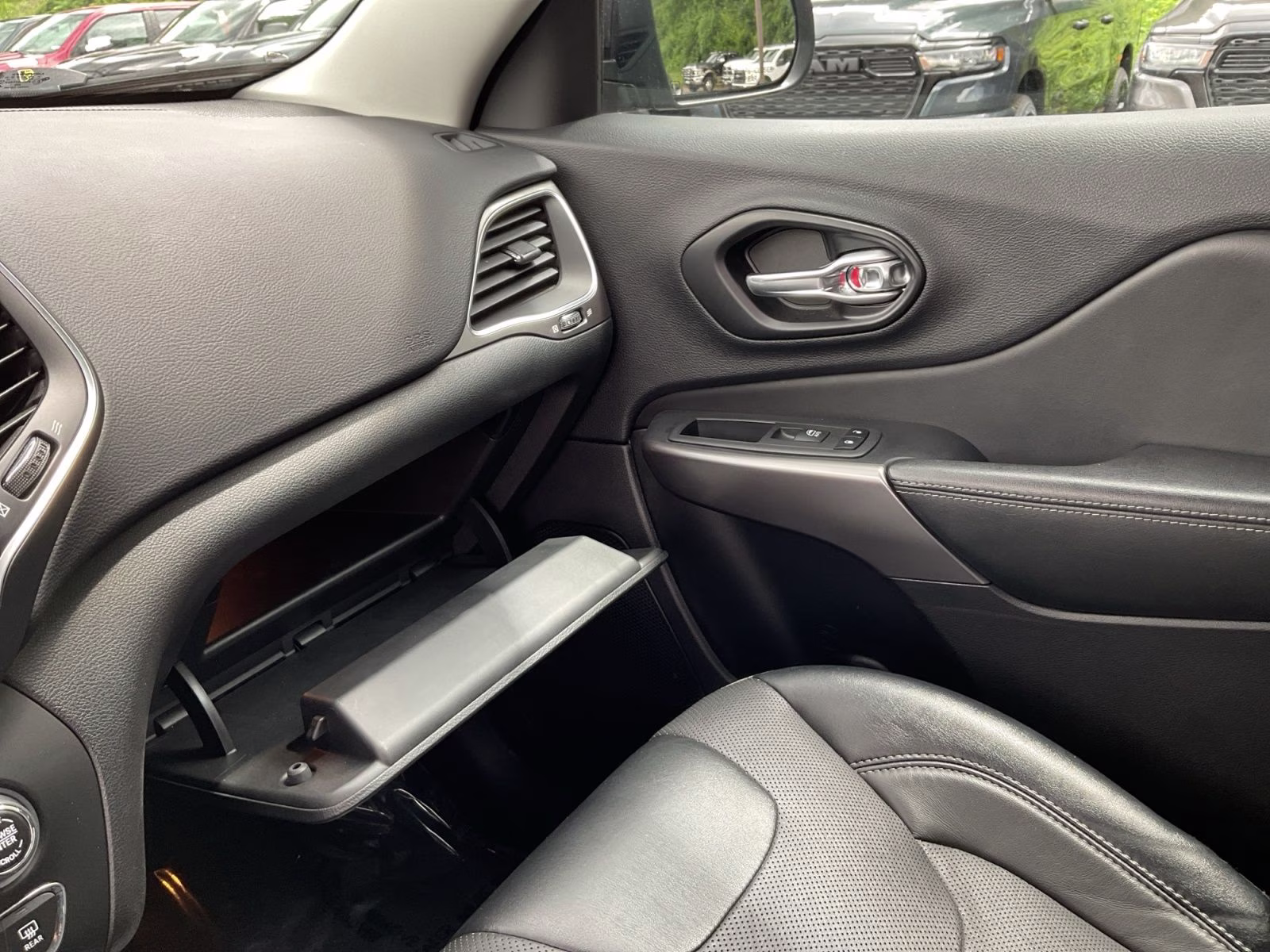 2022 Granite Crystal Metallic Clearcoat Jeep Cherokee Latitude Lux 4X4 SUV
