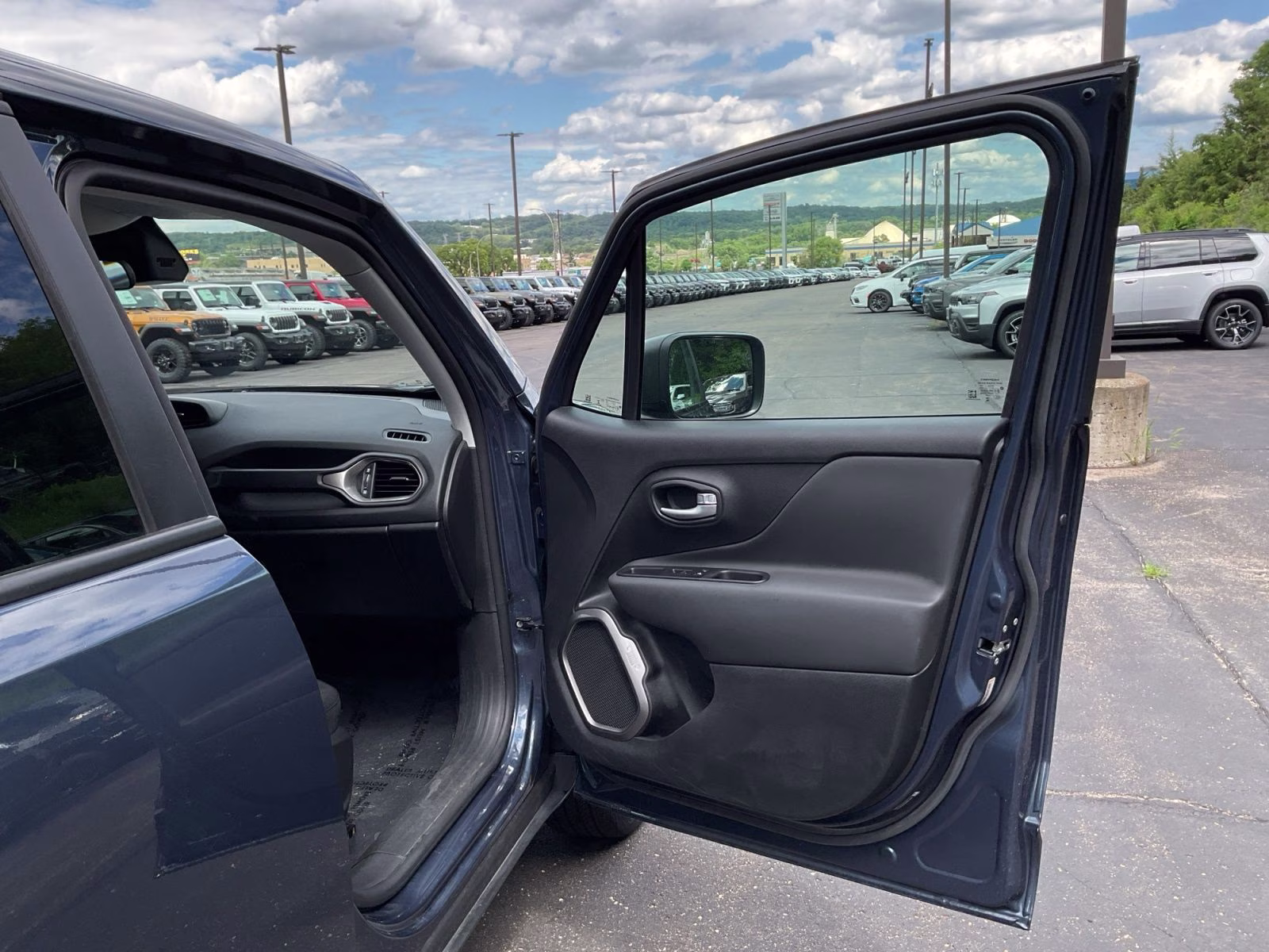 2023 Slate Blue Pearlcoat Jeep Renegade Latitude 4X4 SUV