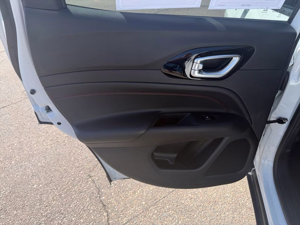2022 Bright White Clearcoat Jeep Compass Trailhawk w/Adaptive Cruise & Blind Spot & Cross P 4X4 SUV